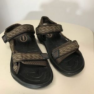 Beach Basics Men’s Brown Sandals & 2 Velcro Straps